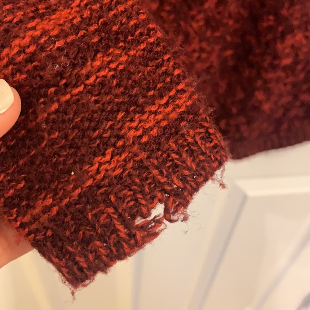 Red sweater - Picture 4 of 9